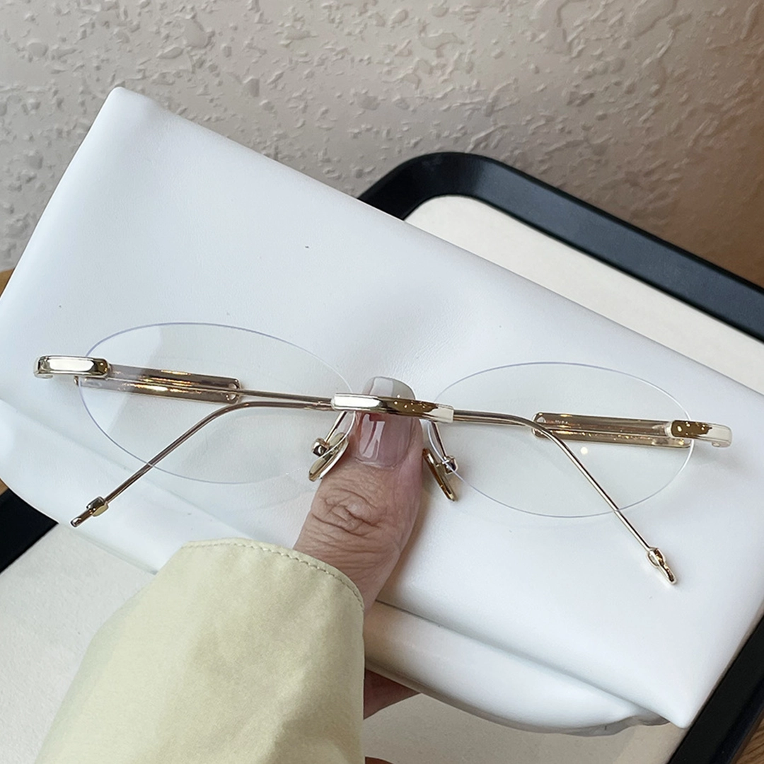 Front view of Echo oval metal eyeglasses OM0282512 in gold