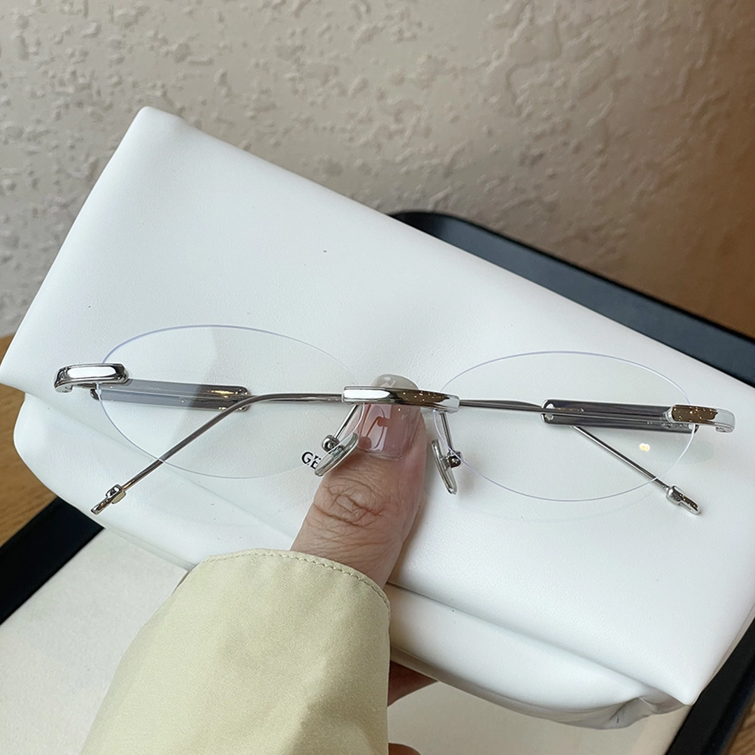 Front view of Echo oval metal eyeglasses OM0282512 in silver