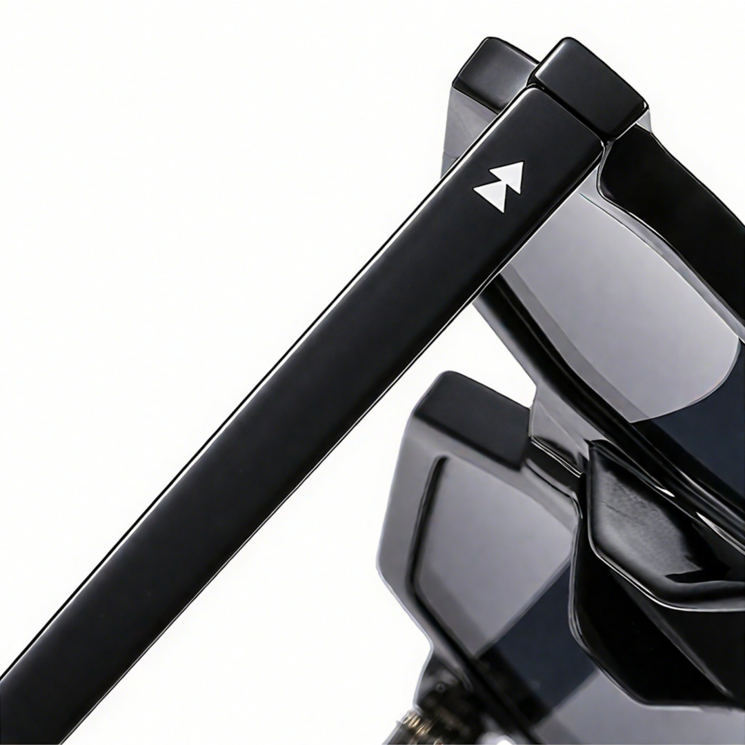 Temple detail of Finn geometric pc eyeglasses GP0132308 in black