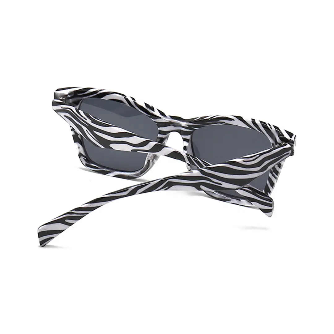 Back folded view of Mala cat eye pc sunglasses CP0122506 in black