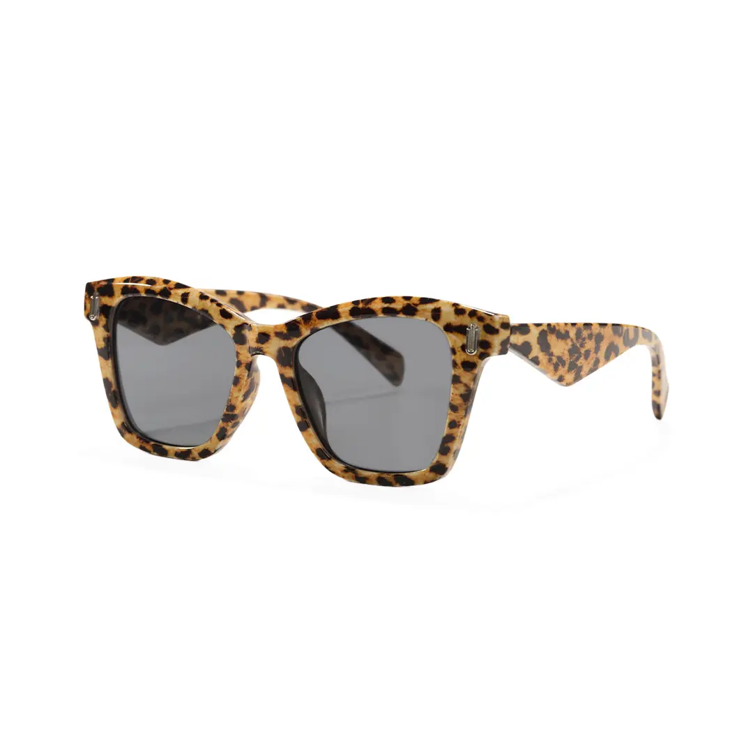 Angle view of Mala cat eye pc sunglasses CP0122506 in tortoise
