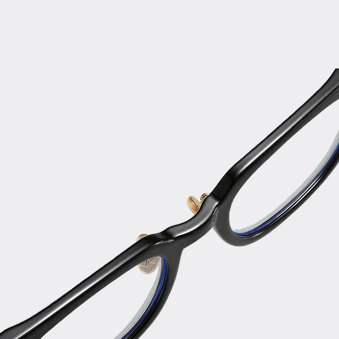 Adjustable nose pad detail of Marlin rectangle tr90 eyeglasses ER0072508 in black