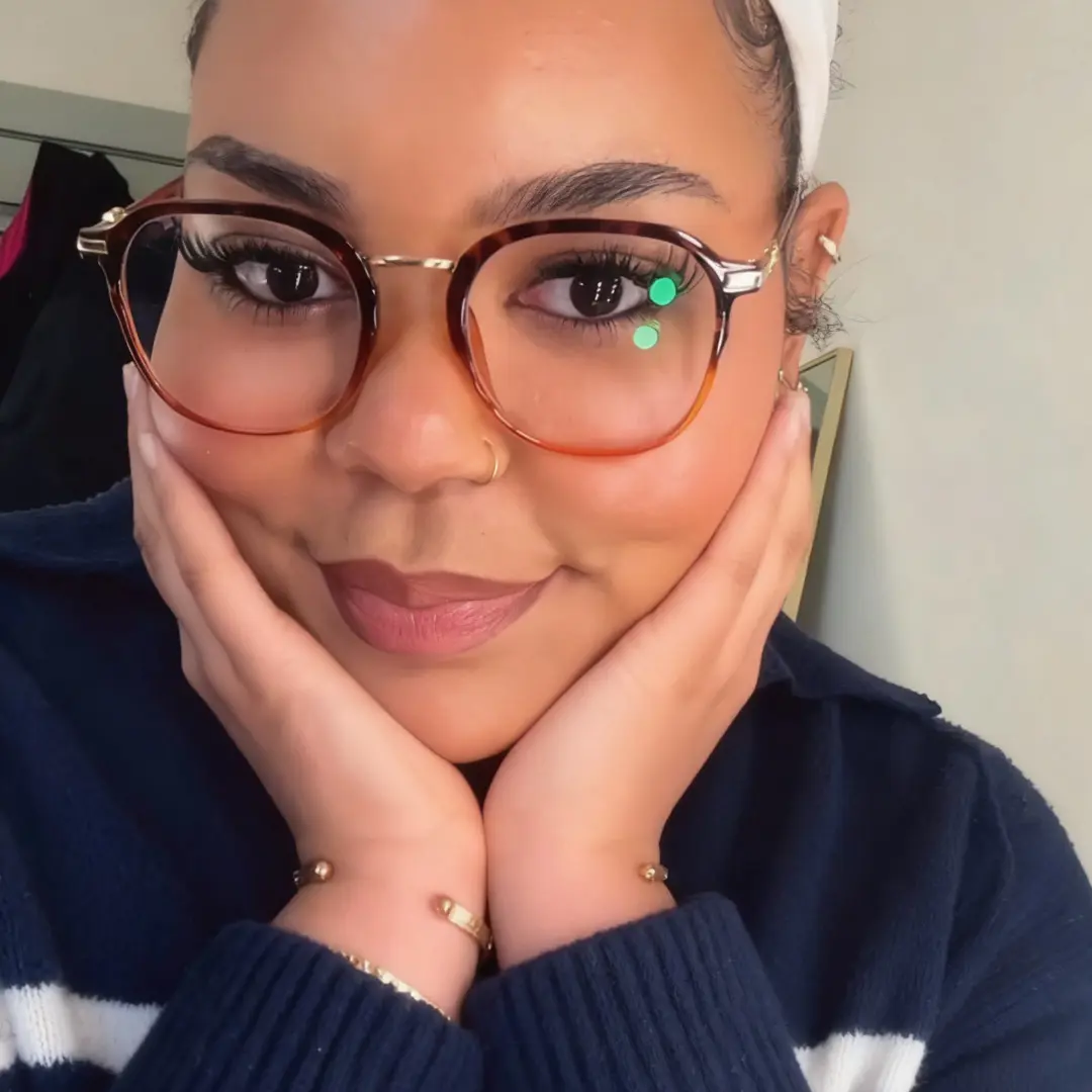 Female wearing vintage tortoise square tr90 eyeglasses, natural smile while resting chin on hand. SPU: SR0012502