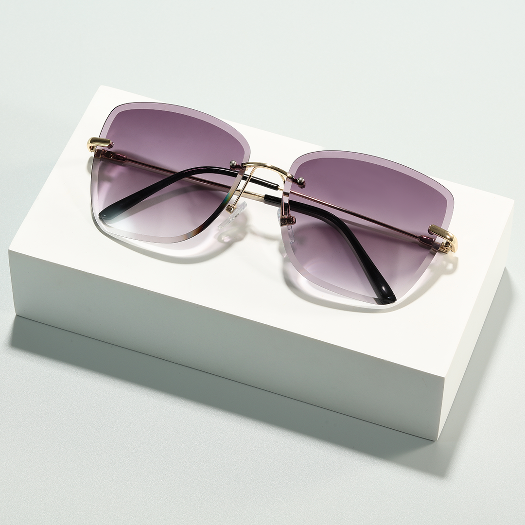 Scene close-up view of Tara geometric metal sunglasses GX0082505 in grey