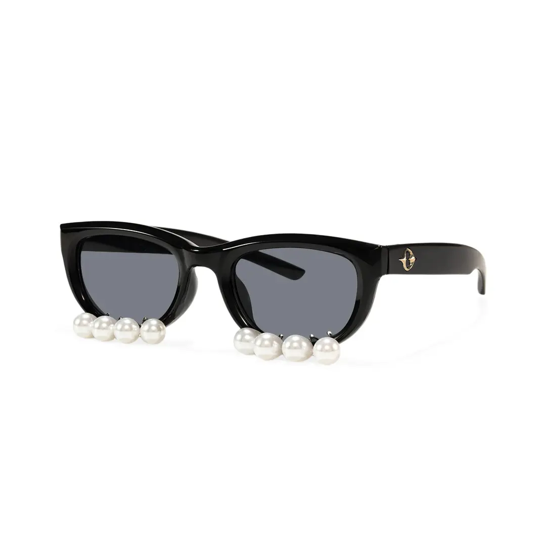Angle view of Zale oval pc sunglasses OL0102506 in black